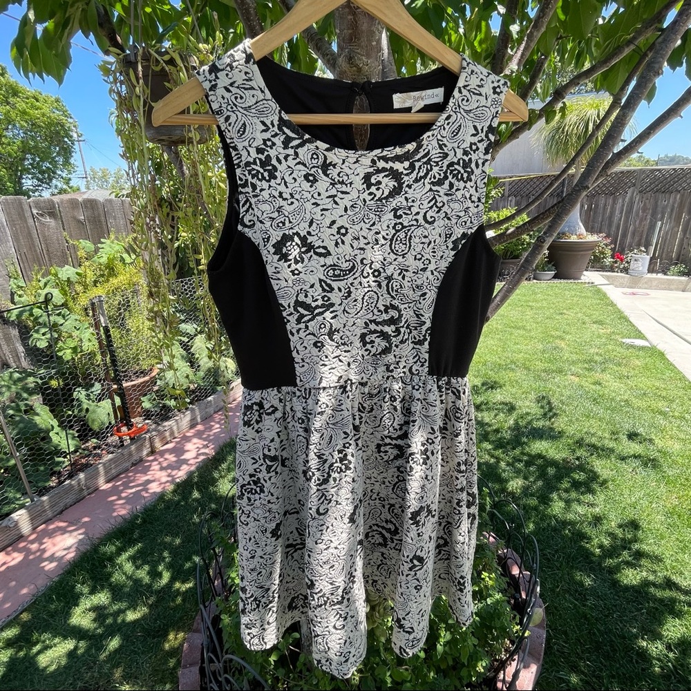 Rewind | Sleeveless Paisley Floral Print Pattern Dress